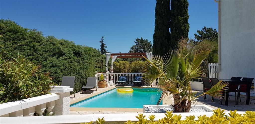 Villa T3 A 10' De Cassis - Piscine Privee Et Cuisine D'Ete Exterieure Carnoux-en-Provence 外观 照片