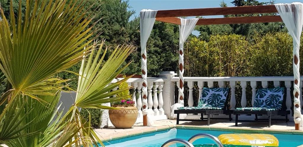 Villa T3 A 10' De Cassis - Piscine Privee Et Cuisine D'Ete Exterieure Carnoux-en-Provence 外观 照片